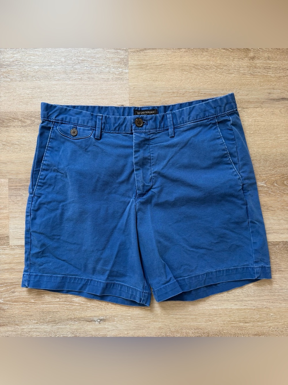 Banana Republic Blue Men's Cotton Blend Hybrid Lived-In Shorts